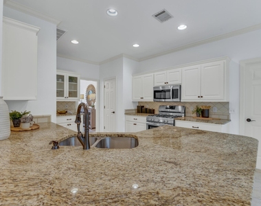 701 Oaklands Dr - Photo Thumbnail 24