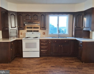 1579 Main Street - Photo Thumbnail 9