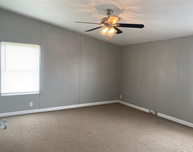 110 Thomas Park Dr - Photo Thumbnail 12