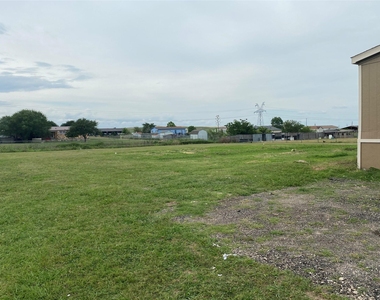 110 Thomas Park Dr - Photo Thumbnail 17