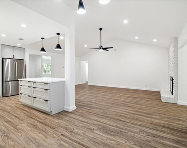 1311 Warrington Dr - Photo Thumbnail 4