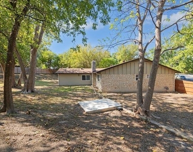 1311 Warrington Dr - Photo Thumbnail 21