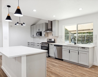 1311 Warrington Dr - Photo Thumbnail 5