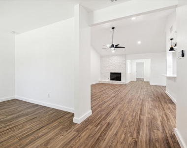 1311 Warrington Dr - Photo Thumbnail 7