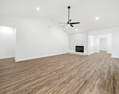 1311 Warrington Dr - Photo Thumbnail 9