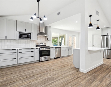 1311 Warrington Dr - Photo Thumbnail 3