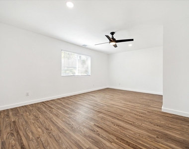 1311 Warrington Dr - Photo Thumbnail 12