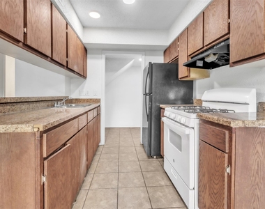 5805 Cougar Dr - Photo Thumbnail 3