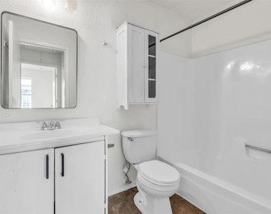 5805 Cougar Dr - Photo Thumbnail 9