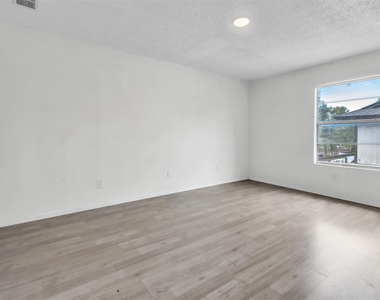 5805 Cougar Dr - Photo Thumbnail 8