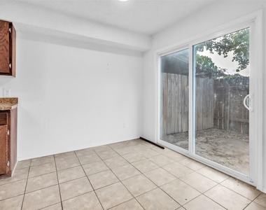 5805 Cougar Dr - Photo Thumbnail 4
