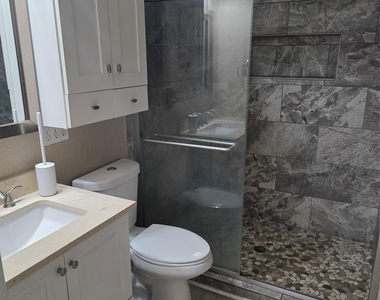 715 Vogel St - Photo Thumbnail 1