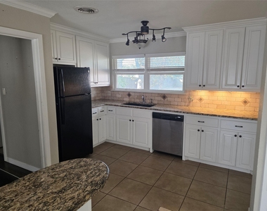 715 Vogel St - Photo Thumbnail 5