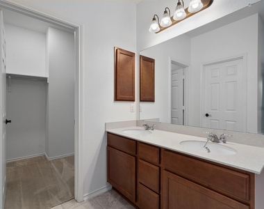 12417 Franklin D Roosevelt St - Photo Thumbnail 14