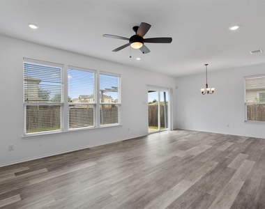12417 Franklin D Roosevelt St - Photo Thumbnail 4