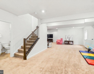 103 Janine Way - Photo Thumbnail 22
