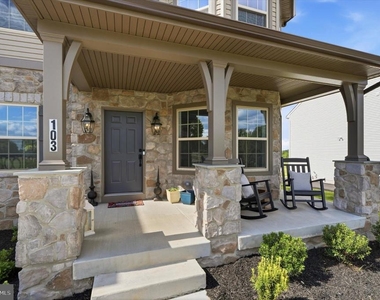 103 Janine Way - Photo Thumbnail 3