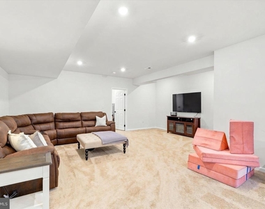 103 Janine Way - Photo Thumbnail 24