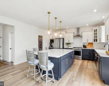 103 Janine Way - Photo Thumbnail 14