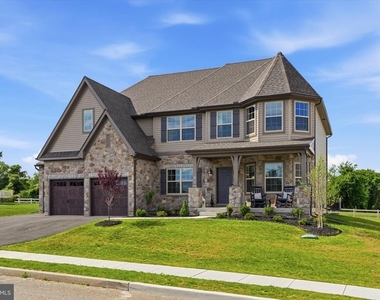 103 Janine Way - Photo Thumbnail 2