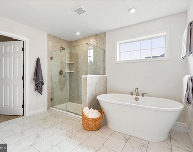 103 Janine Way - Photo Thumbnail 34