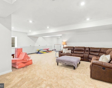 103 Janine Way - Photo Thumbnail 25