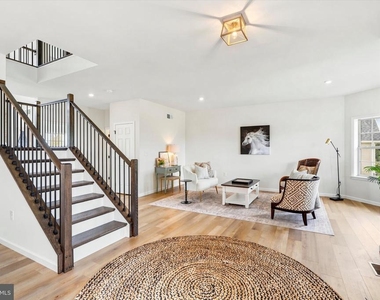 103 Janine Way - Photo Thumbnail 5