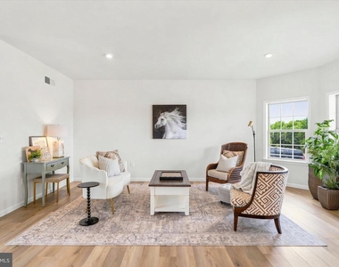 103 Janine Way - Photo Thumbnail 6
