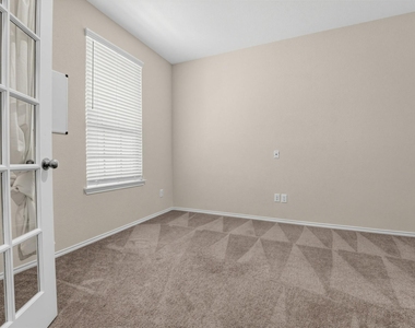 400 Bedford Falls Ln - Photo Thumbnail 20