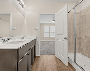 400 Bedford Falls Ln - Photo Thumbnail 13