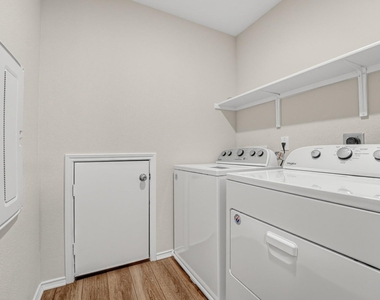 400 Bedford Falls Ln - Photo Thumbnail 16