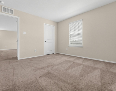 400 Bedford Falls Ln - Photo Thumbnail 9