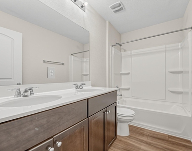 400 Bedford Falls Ln - Photo Thumbnail 12