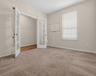 400 Bedford Falls Ln - Photo Thumbnail 19