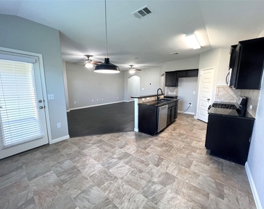 802 Mitchell Dr - Photo Thumbnail 9