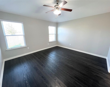 802 Mitchell Dr - Photo Thumbnail 11