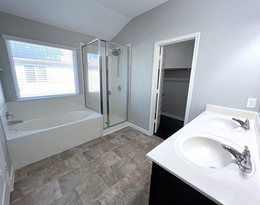 802 Mitchell Dr - Photo Thumbnail 13
