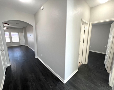 802 Mitchell Dr - Photo Thumbnail 15