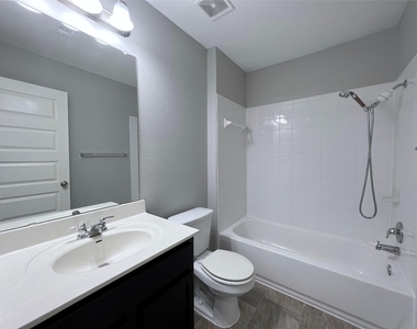 802 Mitchell Dr - Photo Thumbnail 17