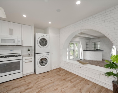4202 N N Hills Dr Dr - Photo Thumbnail 12