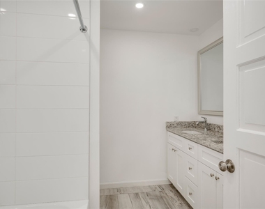 4202 N N Hills Dr Dr - Photo Thumbnail 30