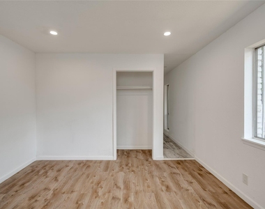 4202 N N Hills Dr Dr - Photo Thumbnail 27