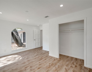 4202 N N Hills Dr Dr - Photo Thumbnail 31