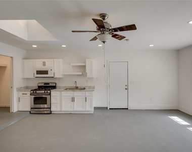 4202 N N Hills Dr Dr - Photo Thumbnail 32