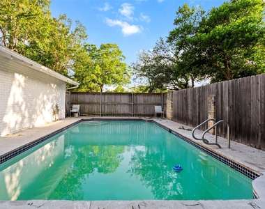 4202 N N Hills Dr Dr - Photo Thumbnail 6