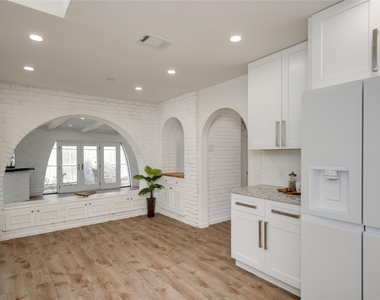 4202 N N Hills Dr Dr - Photo Thumbnail 19