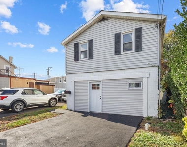 111 Walnut Avenue - Photo Thumbnail 16