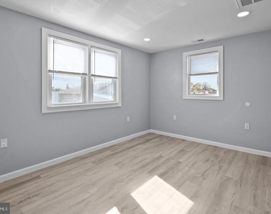 111 Walnut Avenue - Photo Thumbnail 6