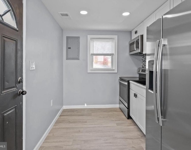 111 Walnut Avenue - Photo Thumbnail 3