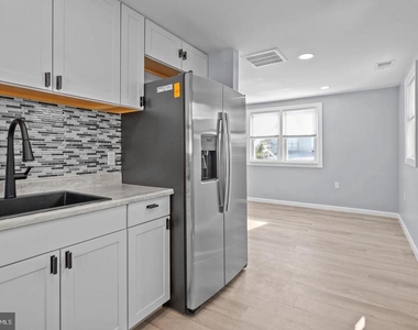 111 Walnut Avenue - Photo Thumbnail 4